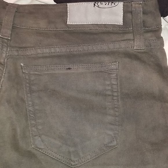 🤞 RESIN 26 🍀 Olive Green Sniper Camo denim shorts 💚 🆓️FREE W/ANY$30BUNDLE❣️ - Picture 6 of 9